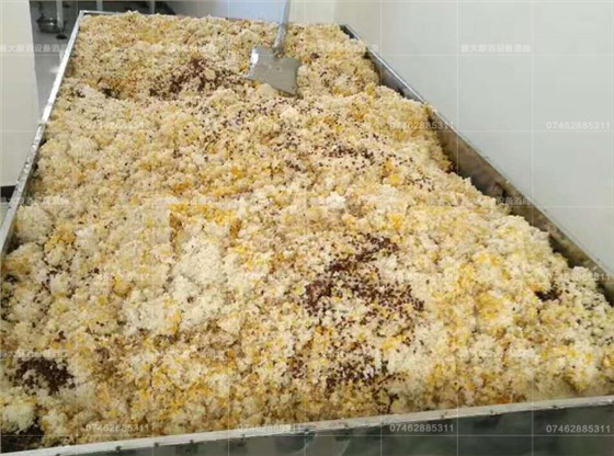 【白酒蒸餾設備】五糧酒農村傳統白酒釀酒技術