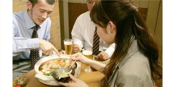 「白酒生產設備」2018年春節喝酒如何避免口渴、吃撐！