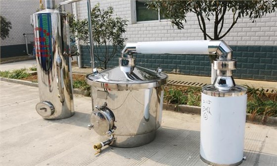雅大釀酒設備規范蒸酒流程 讓酒精 酒中香味物質無處可逃： 1