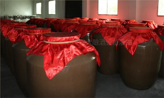 23用釀白酒設備做純糧酒的小酒坊做窖藏酒更有優(yōu)勢！
