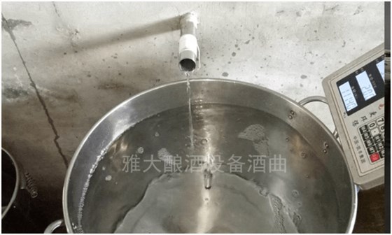 白酒釀造設(shè)備做的白酒降度過(guò)程中，您遇到這8大疑惑了嗎？2