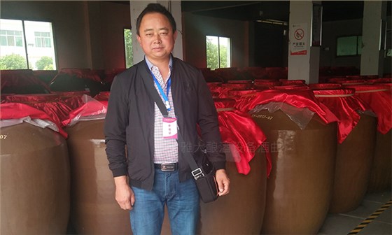 用糧食釀酒設備烤酒后的酒糟養豬，幫郭光林節約成本30%！-01
