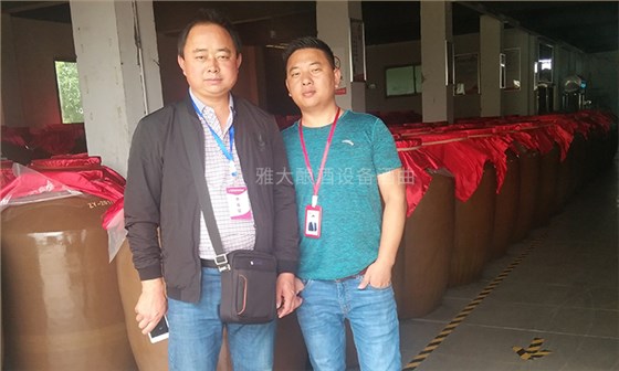 用糧食釀酒設備烤酒后的酒糟養豬，幫郭光林節約成本30%！-02