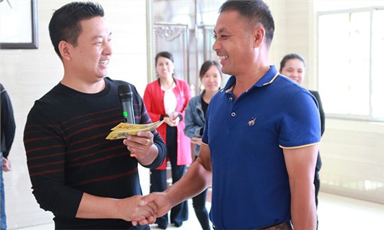 雅大優惠活動持續升溫,恭喜潘總抽中200斤糧食釀酒設備1套-05 雅大優惠活動持續升溫,恭喜潘總抽中200斤糧食釀酒設備1套-05