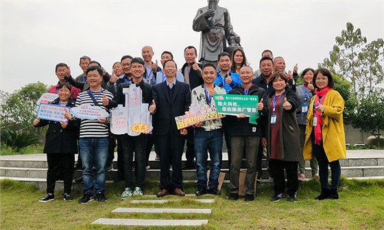 帶您了解學員在雅大釀酒設備廠家的每一個瞬間，有圖有真相！-06-文化廣廠合影