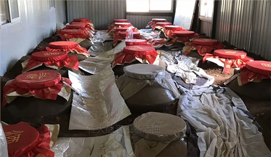 開大貨車20年落下一身病,用白酒蒸酒設(shè)備開酒廠半年月純賺1.5萬-07-存酒車間 開大貨車20年落下一身病,用白酒蒸酒設(shè)備開酒廠半年月純賺1.5萬-07-存酒車間