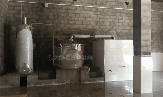 冬季白酒銷售旺季,用小型酒廠釀酒設(shè)備做的純糧酒銷量直線上漲!-03 冬季白酒銷售旺季,用小型酒廠釀酒設(shè)備做的純糧酒銷量直線上漲!-03