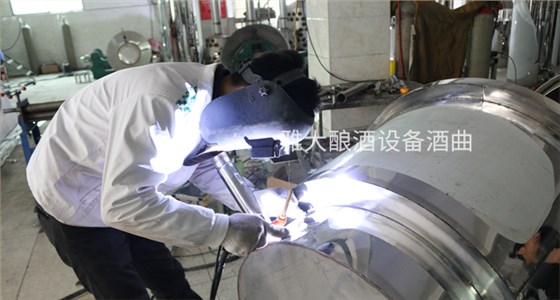 注意！！2019這6大因素將影響釀酒設備價格-03-手工焊接釀酒設備