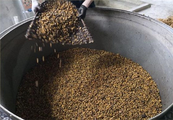 用中型釀酒設備蒸餾固態白酒,這樣蒸才能去苦增香——裝甑-01 用中型釀酒設備蒸餾固態白酒,這樣蒸才能去苦增香——裝甑-01