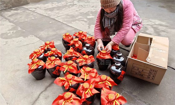 17-案例生料釀酒受口感限制市場打不開，有了這套小型釀酒設備后……2