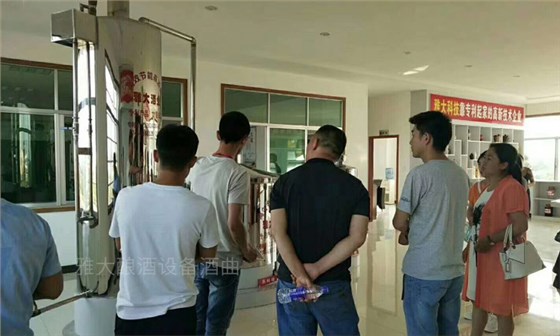雅大專業技術老師講解設備安裝 雅大專業技術老師講解設備安裝
