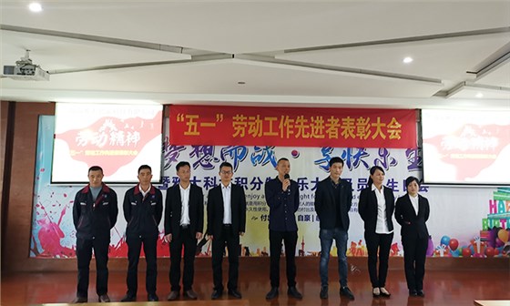▲獲獎家人發表獲獎感言分享工作心得 ▲獲獎家人發表獲獎感言分享工作心得