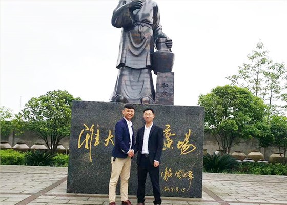 15-高空車租賃走下坡路，引進蒸汽釀酒設(shè)備，接手父親酒坊釀造新人生0