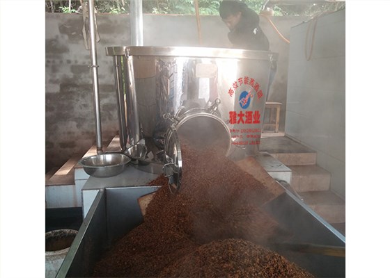 雅大固態全自動釀酒設備出料十分輕松 雅大固態全自動釀酒設備出料十分輕松