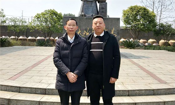 衛總來雅大考察學習與胡總合影 衛總來雅大考察學習與胡總合影