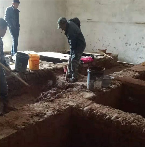 6.9用雅大全自動釀酒設備、混蒸混燒工藝釀造美味濃香型白酒8 濃香白酒酵池建設中 6.9用雅大全自動釀酒設備、混蒸混燒工藝釀造美味濃香型白酒8 濃香白酒酵池建設中