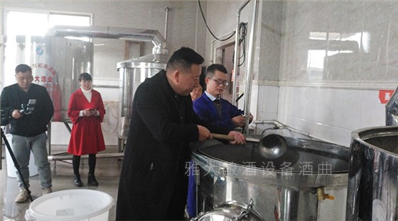 雅大全自動釀酒設備廠學員實操車間 雅大全自動釀酒設備廠學員實操車間