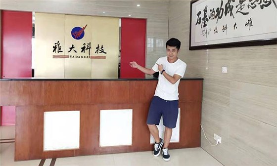 都說做酒設備釀酒太辛苦，可90后陽光男孩也在做 4