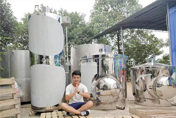 都說做酒設備釀酒太辛苦，可90后陽光男孩也在做 5