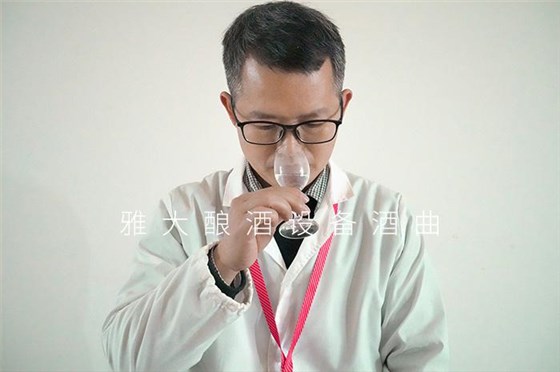 白酒釀造設備釀造的清香小曲酒要怎么品?釀酒老師傅說出實情! 4 白酒釀造設備釀造的清香小曲酒要怎么品?釀酒老師傅說出實情! 4