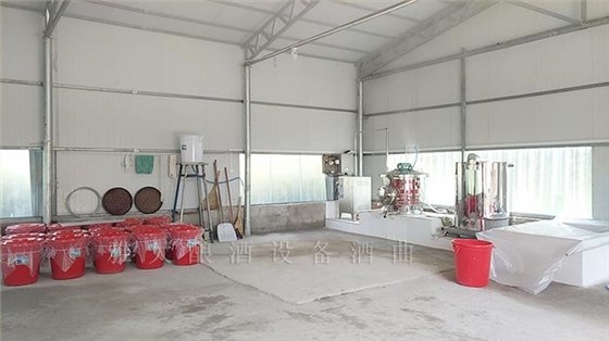 自從朱大哥換了這款小型白酒設(shè)備后，生意突然火了起來(lái)！ 1