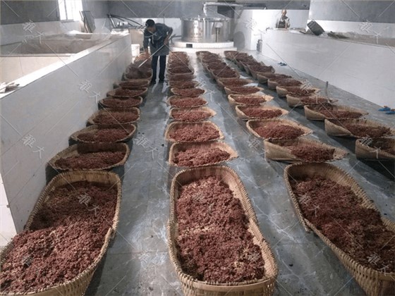 金橋鎮楊哥的傳統高粱酒坊