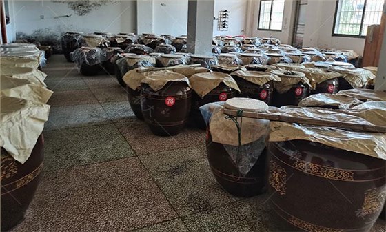 他引起白酒釀造設(shè)備,返鄉(xiāng)當(dāng)起釀酒師,致富路上酒香四溢 5 他引起白酒釀造設(shè)備,返鄉(xiāng)當(dāng)起釀酒師,致富路上酒香四溢 5