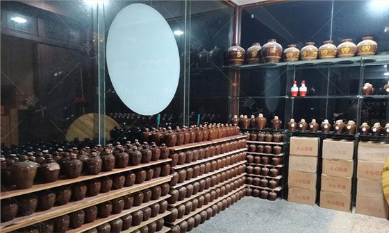 他引起白酒釀造設(shè)備,返鄉(xiāng)當(dāng)起釀酒師,致富路上酒香四溢 12 他引起白酒釀造設(shè)備,返鄉(xiāng)當(dāng)起釀酒師,致富路上酒香四溢 12