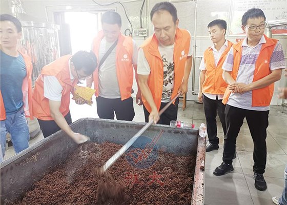 在家吹空調不香嗎,他們為什么冒著酷暑來雅大考察? 12 在家吹空調不香嗎,他們為什么冒著酷暑來雅大考察? 12