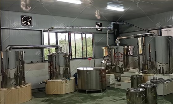 大型釀酒設備酒廠售酒新模式:線上線下齊發力,多措并舉生意火 1 大型釀酒設備酒廠售酒新模式:線上線下齊發力,多措并舉生意火 1