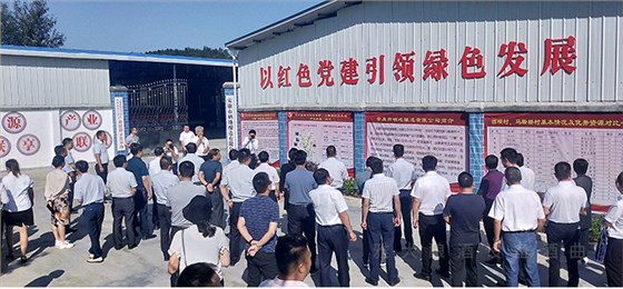 帶動貧困戶增收，受到當地表彰