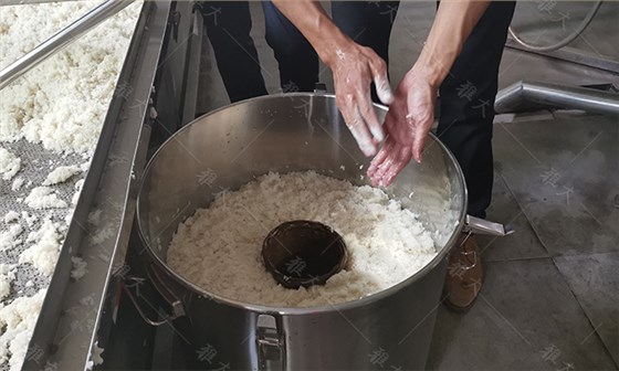黃酒釀酒技術-裝缸壓實