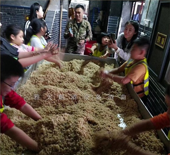 讓客戶參與一起釀酒，體驗(yàn)式營(yíng)銷