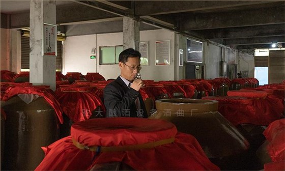 雅大白酒釀酒設備品酒師
