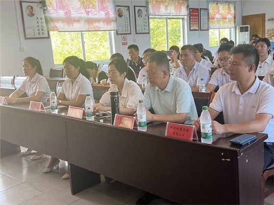 雅大企業 向五里堆小學捐贈教師節 3
