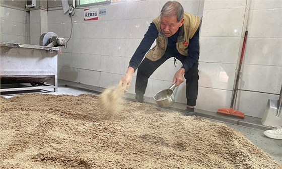 沒學(xué)歷沒技術(shù)用燒酒設(shè)備做酒前景如何 2