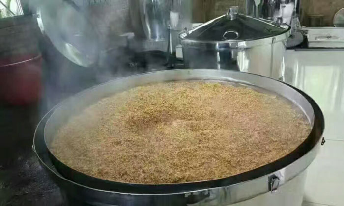 為什么用白酒設備做固態玉米酒出酒率低？產蒸汽量