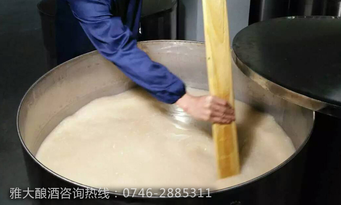 【白酒釀酒設備】白酒發酵異常問題——攪拌