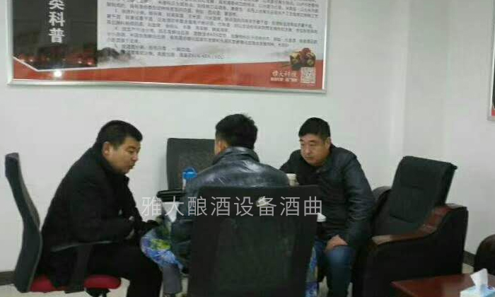 甘肅趙總1000斤不銹鋼大型釀酒設備專車發貨中
