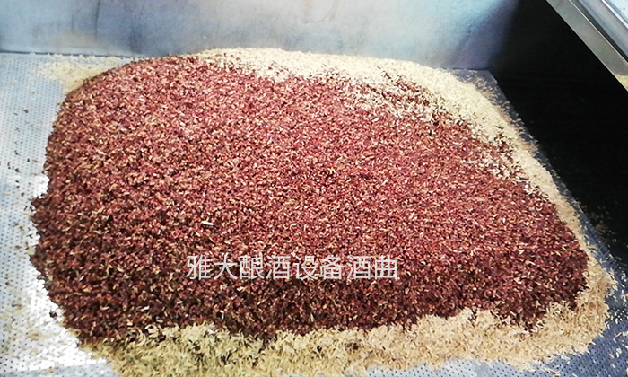 白酒生產設備釀酒過程中為什么要加稻殼，加稻殼比例多少？
