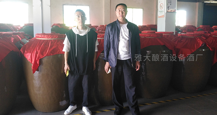 遼寧張叔通過學(xué)習(xí)對(duì)比還是選擇了雅大白酒釀酒設(shè)備