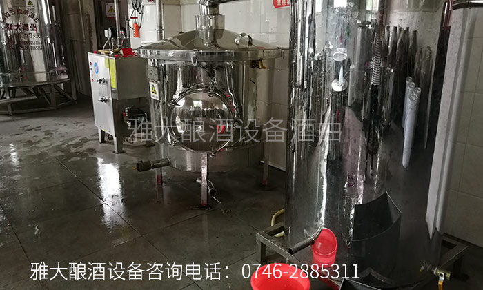 3-傳統釀酒不能實現批量化生產，讓這款酒廠釀酒設備來幫忙：雅大釀酒設備蒸餾出酒