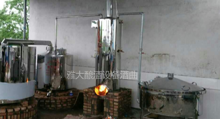 蒸汽釀酒設(shè)備釀的酒苦分前、中、后苦，不是加除苦劑那么簡(jiǎn)單