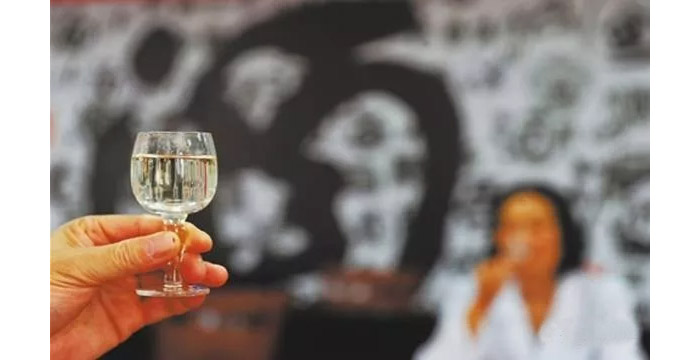 不銹鋼釀酒設備釀制的白酒陳釀過程中發生了什么讓白酒口感變好 1