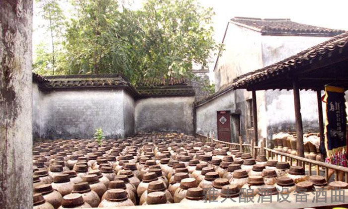 6.24不銹鋼釀酒設備釀的白酒越老越值錢的秘密-露天酒窖