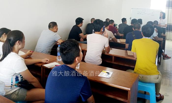 3-5天釀酒技術培訓后，回家用白酒釀造設備能造出酒來嗎？2
