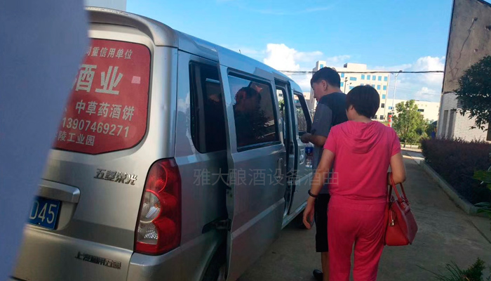 是什么讓他舍棄羊毛廠,選擇用酒廠釀酒設(shè)備做酒?03 是什么讓他舍棄羊毛廠,選擇用酒廠釀酒設(shè)備做酒?03