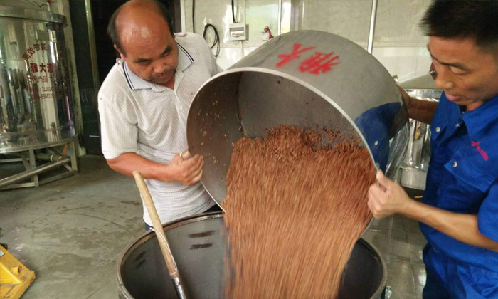 大手筆！雅大電加熱釀酒設備廠準備2萬斤高粱等您來實操釀酒-02