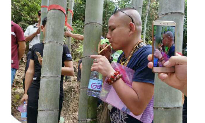 喝過竹筒酒,可你知道大型釀酒設備做的酒是怎么裝進竹子里的?-04 喝過竹筒酒,可你知道大型釀酒設備做的酒是怎么裝進竹子里的?-04