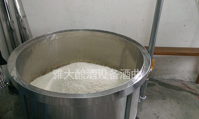 如何用電加熱釀酒設備做廣東米酒？大米半固態釀酒方法。-02-電設備蒸飯-